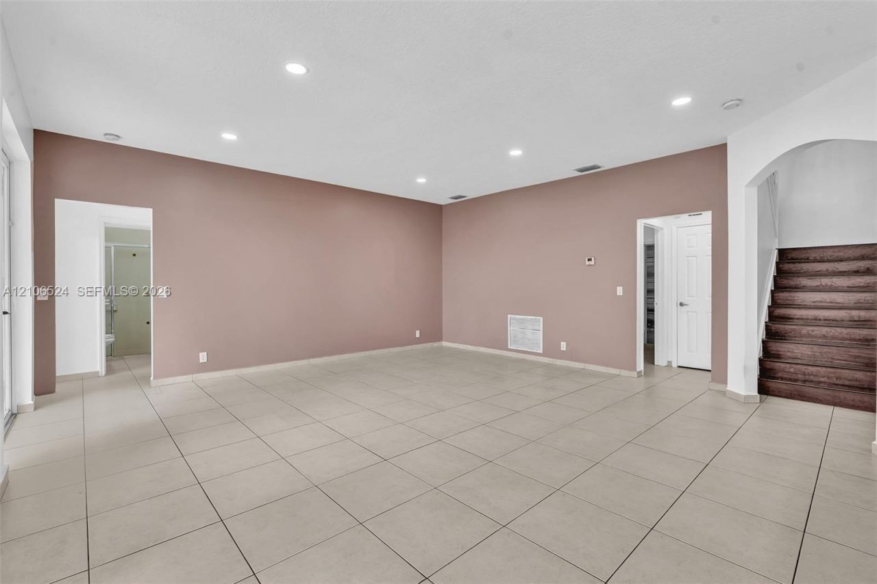 2048 NW 126th Ave , Pembroke Pines, FL 33028 Photo