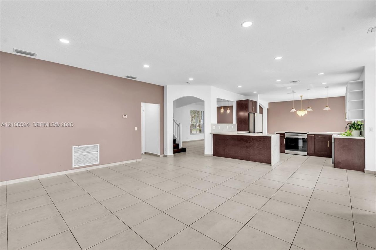 2048 NW 126th Ave , Pembroke Pines, FL 33028 Photo