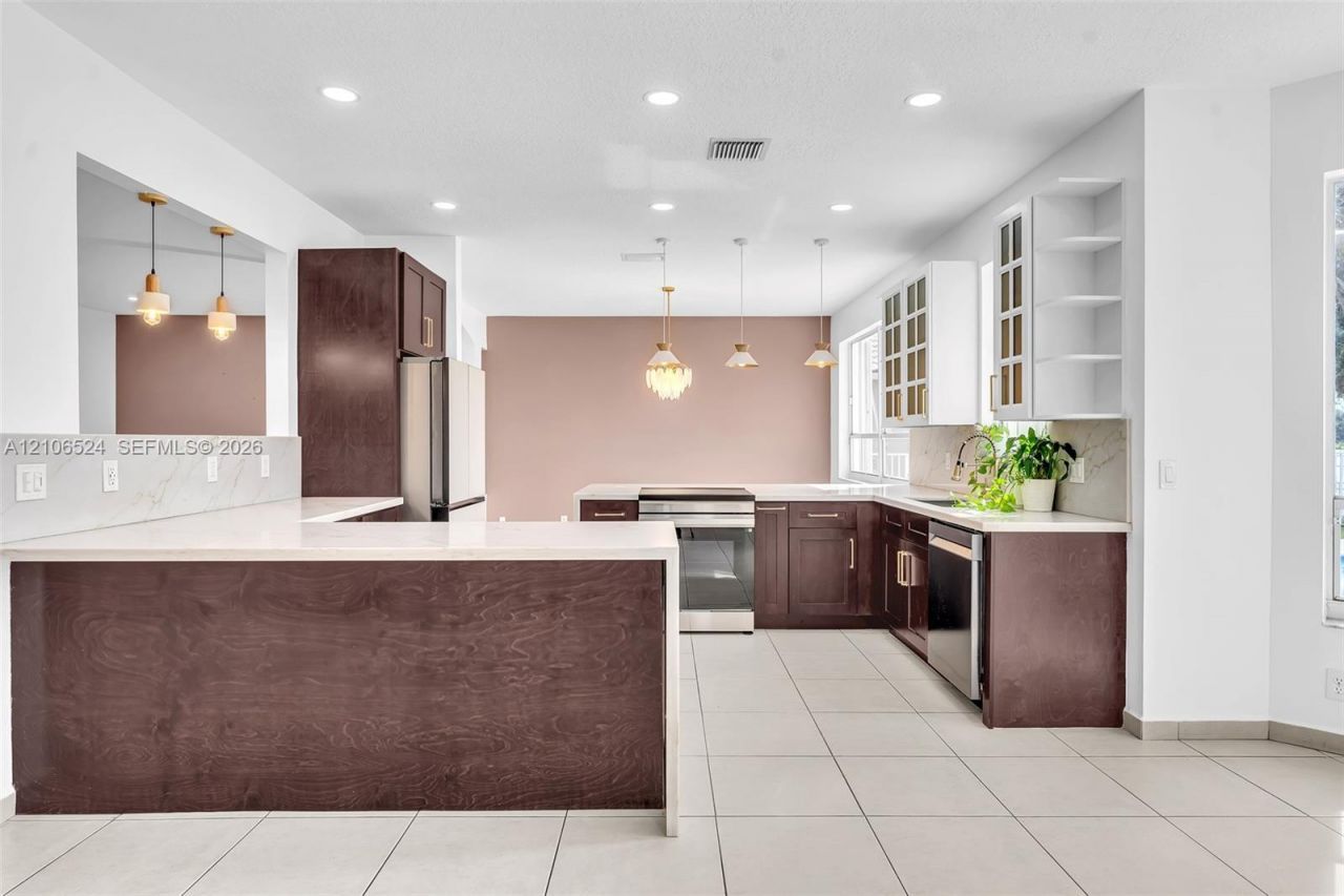 2048 NW 126th Ave , Pembroke Pines, FL 33028 Photo