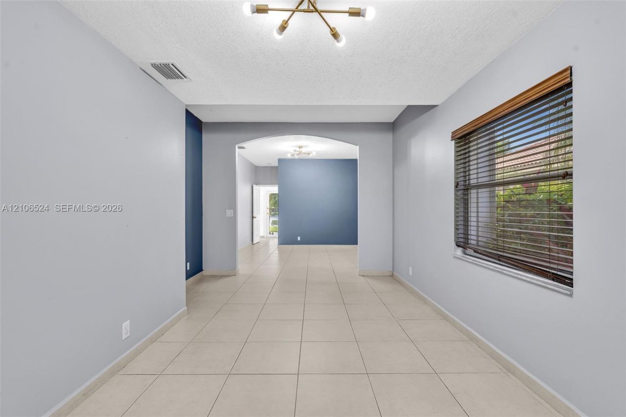 2048 NW 126th Ave , Pembroke Pines, FL 33028 Photo