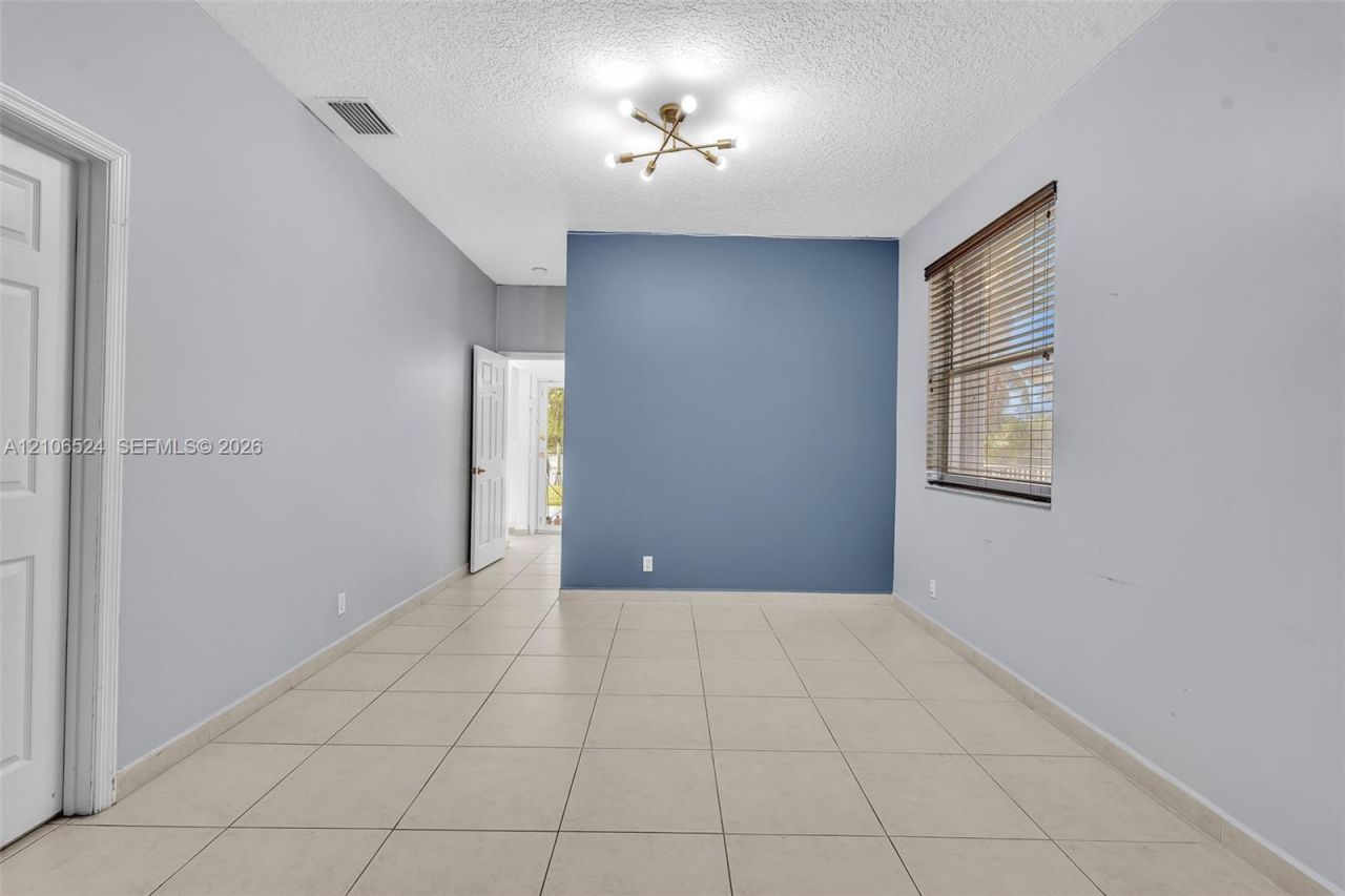 2048 NW 126th Ave , Pembroke Pines, FL 33028 Photo