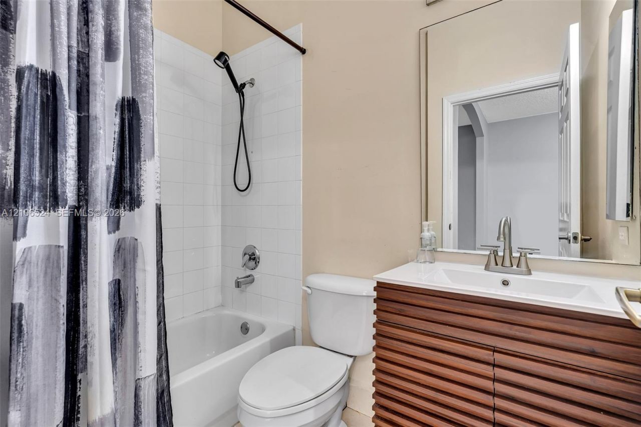 2048 NW 126th Ave , Pembroke Pines, FL 33028 Photo
