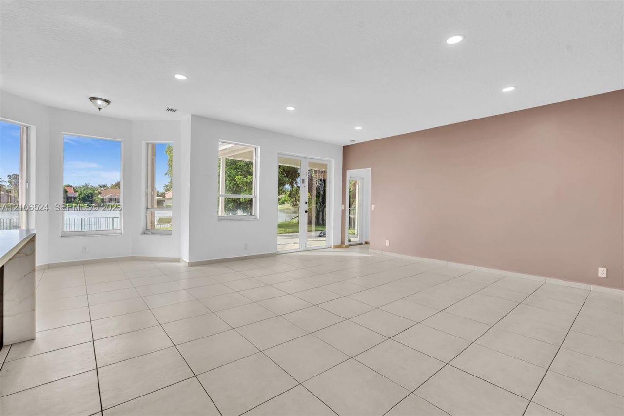 2048 NW 126th Ave , Pembroke Pines, FL 33028 Photo
