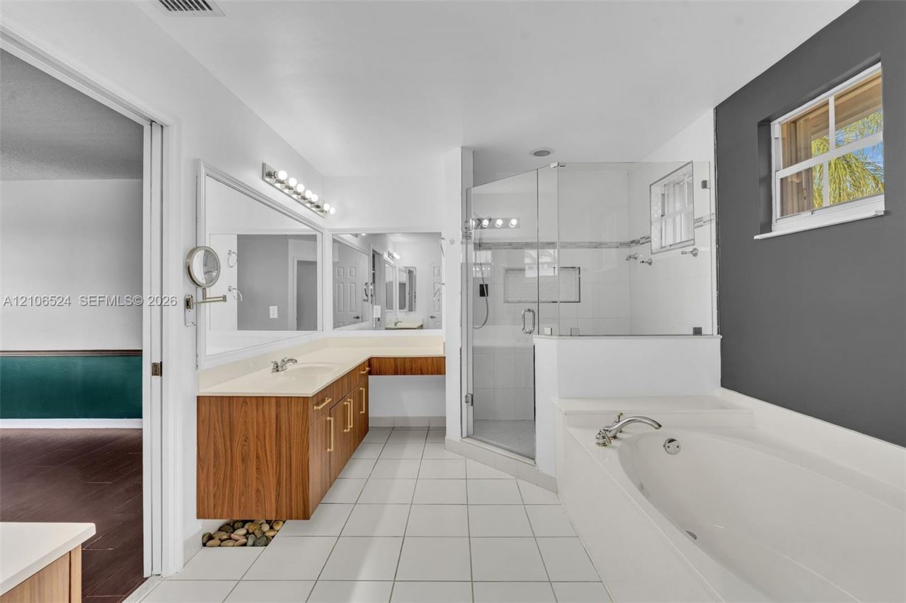 2048 NW 126th Ave , Pembroke Pines, FL 33028 Photo