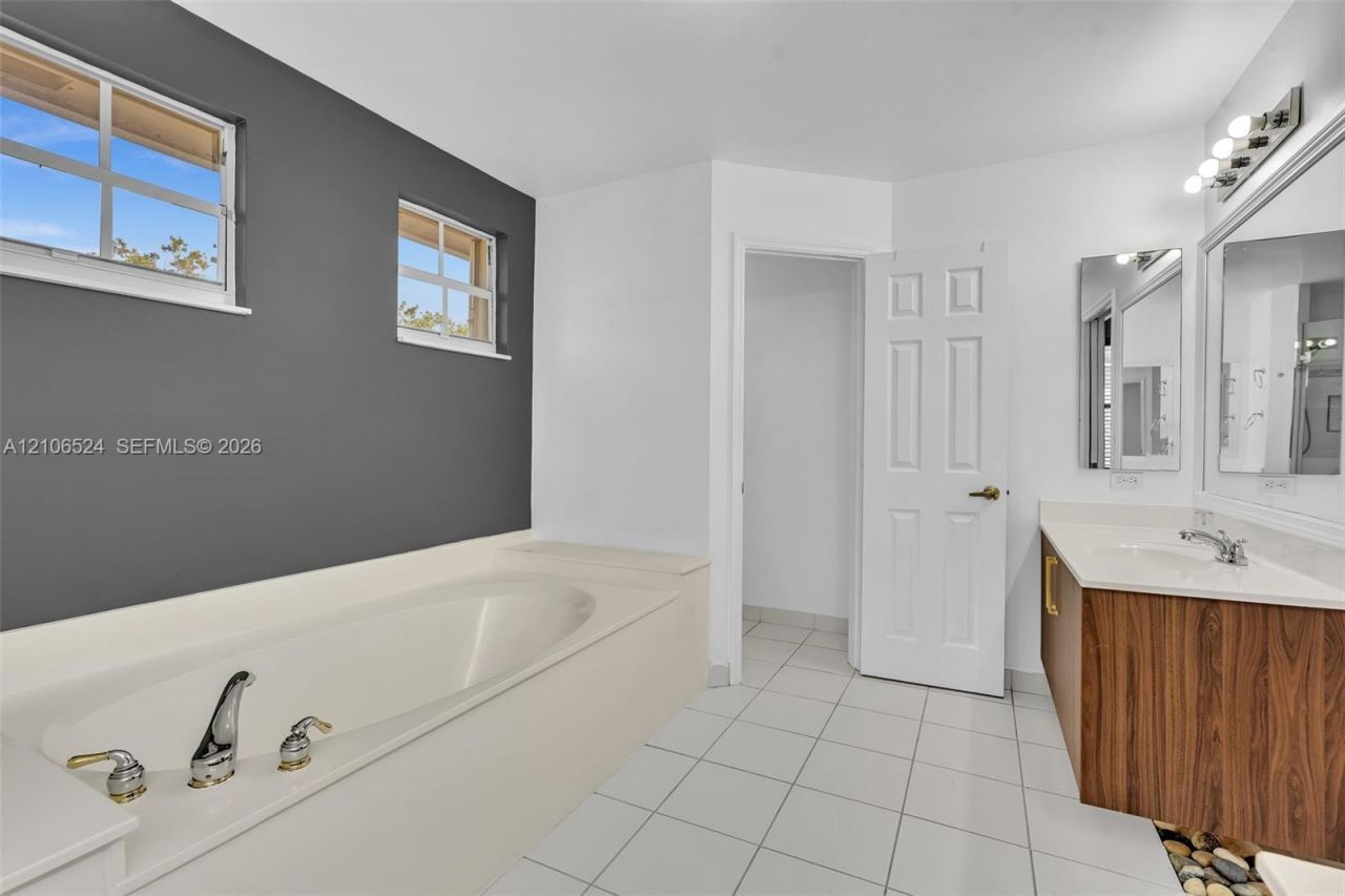 2048 NW 126th Ave , Pembroke Pines, FL 33028 Photo