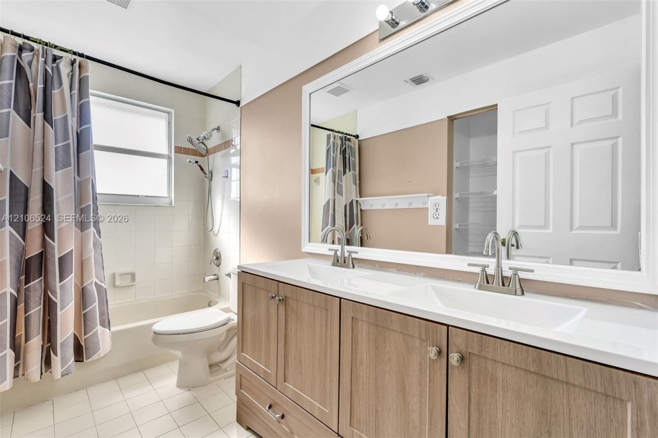 2048 NW 126th Ave , Pembroke Pines, FL 33028 Photo