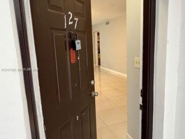 216 Lake Pointe Dr , Unit 127, Oakland Park, FL 33309