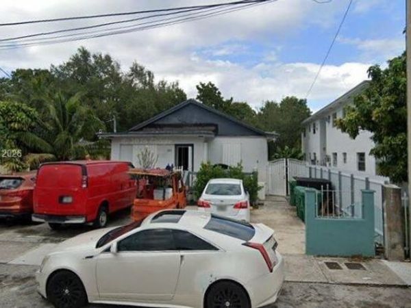 2511 NW 24th St , Miami, FL 33142