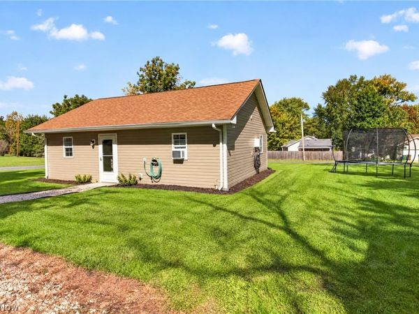 6195 Ethel Avenue , Elyria, OH 44035