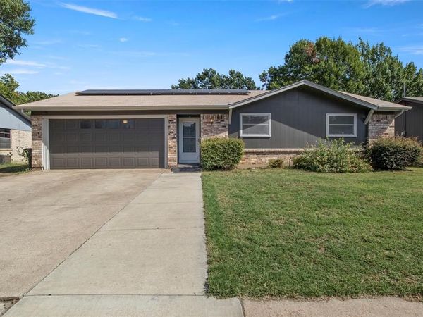 2523 Avonhill Drive , Arlington, TX 76015