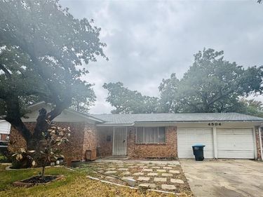 4504 Burke Road , Fort Worth, TX 76119