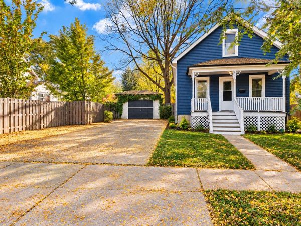 113 S Oakwood Avenue , West Chicago, IL 60185