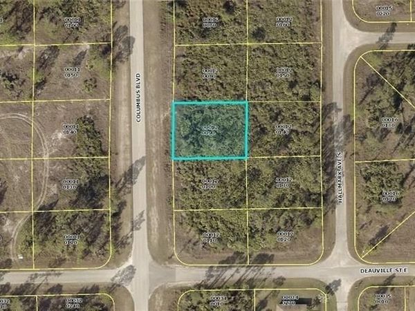 1121 COLUMBUS BOULEVARD , LEHIGH ACRES, FL 33974