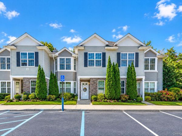 138 Maya Circle , Central Islip, NY 11722
