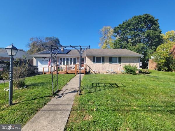 704 GOBIN DRIVE , CARLISLE, PA 17013