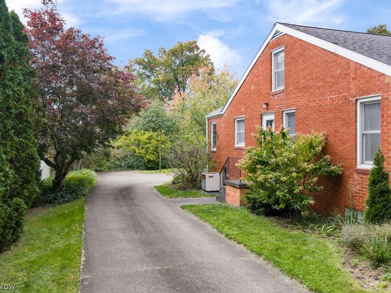 586 Crestwood Avenue, Wadsworth, OH 44281 Photo 3