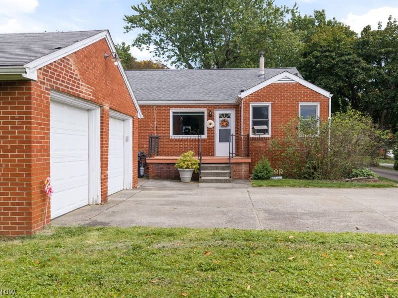 586 Crestwood Avenue, Wadsworth, OH 44281 Photo 6
