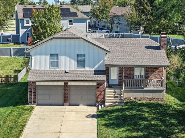 311 W Apple Valley Parkway, Belton, MO 64012