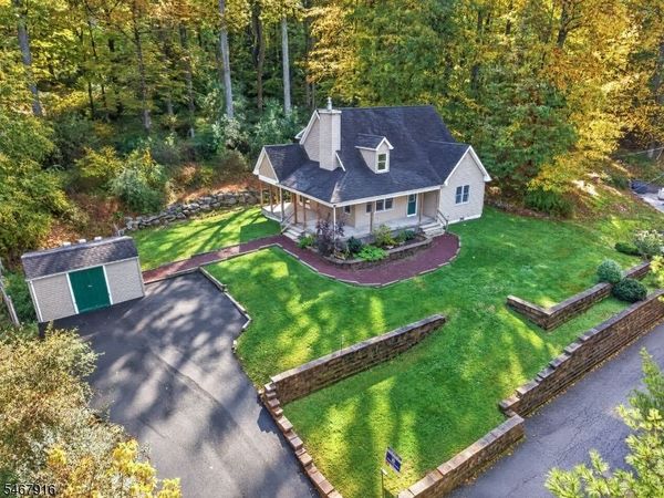 10 Tall Timbers Dr, Glen Gardner, NJ 08826