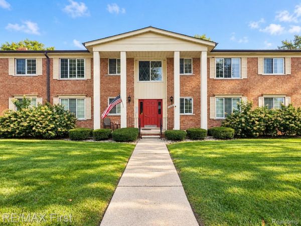 22850 E 9 Mile Road , St Clair Shores, Mi 48080
