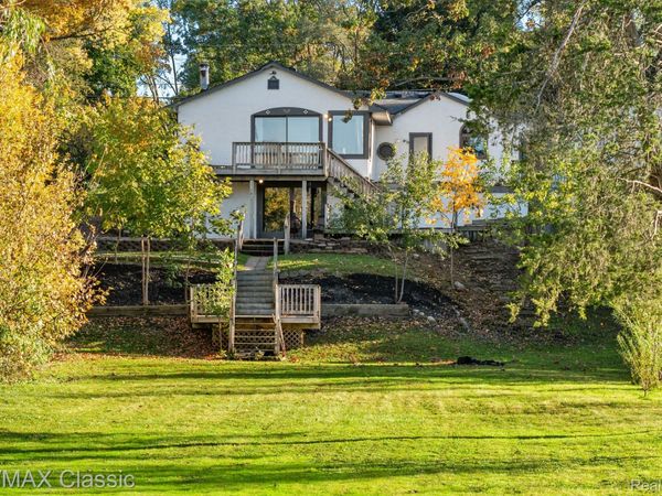 1726 W Oakley Park Road, Commerce Township, Mi 48390