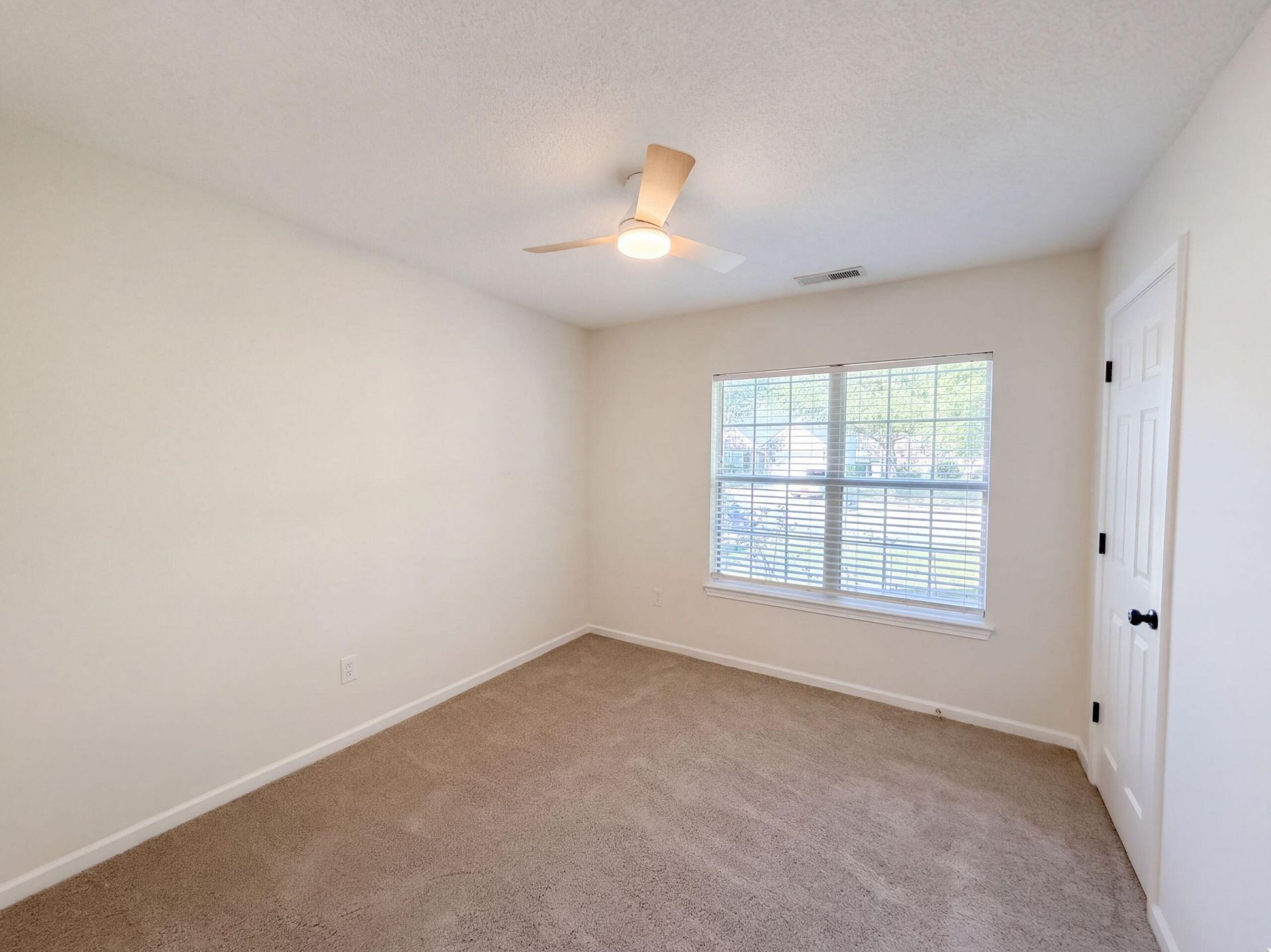 5138 Thornton Drive Photo 9