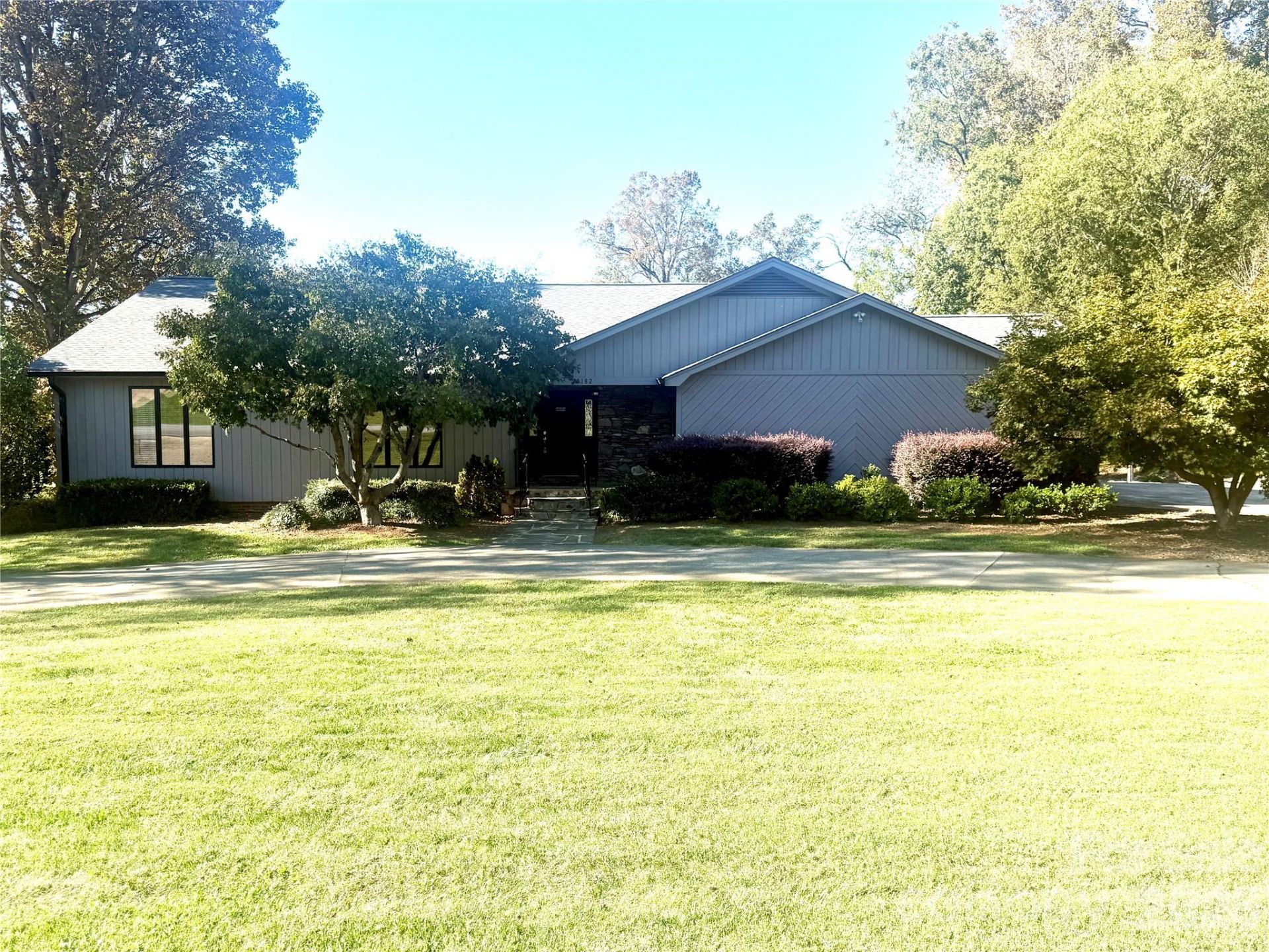 3182 Ninth Tee Drive, Newton, NC 28658 Main Photo