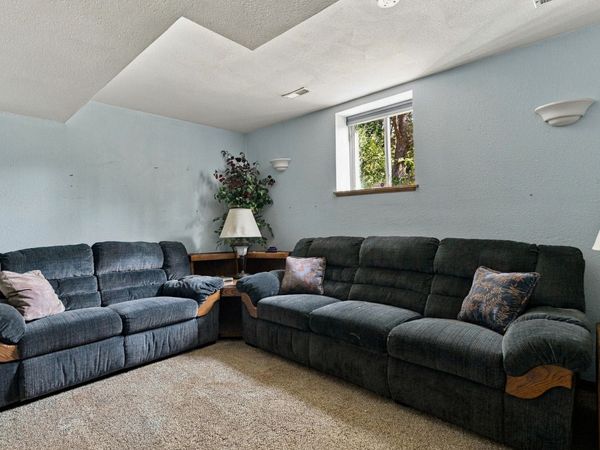 3611 Friendship Farm Road , East Moline, IL 61244