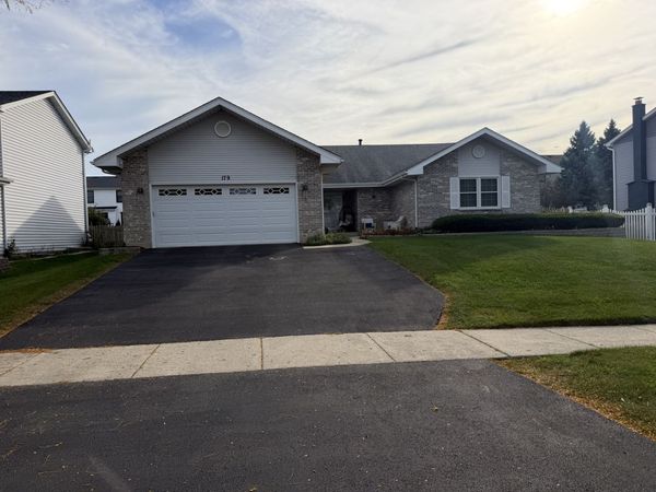 179 Farmgate Drive , Schaumburg, IL 60193