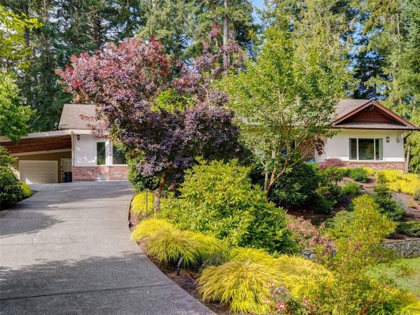 2030 Salem Terr, North Saanich, BC V8L 5J4