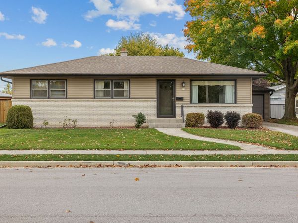 215 N 9th St, Oostburg, WI 53070