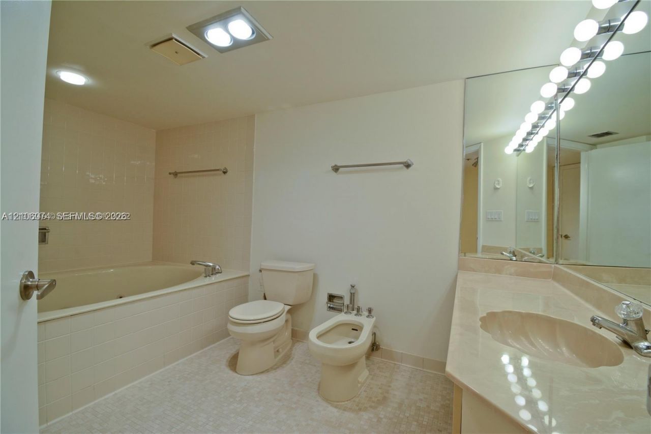 300 Three Islands Blvd , Unit 308, Hallandale Beach, FL 33009 Photo