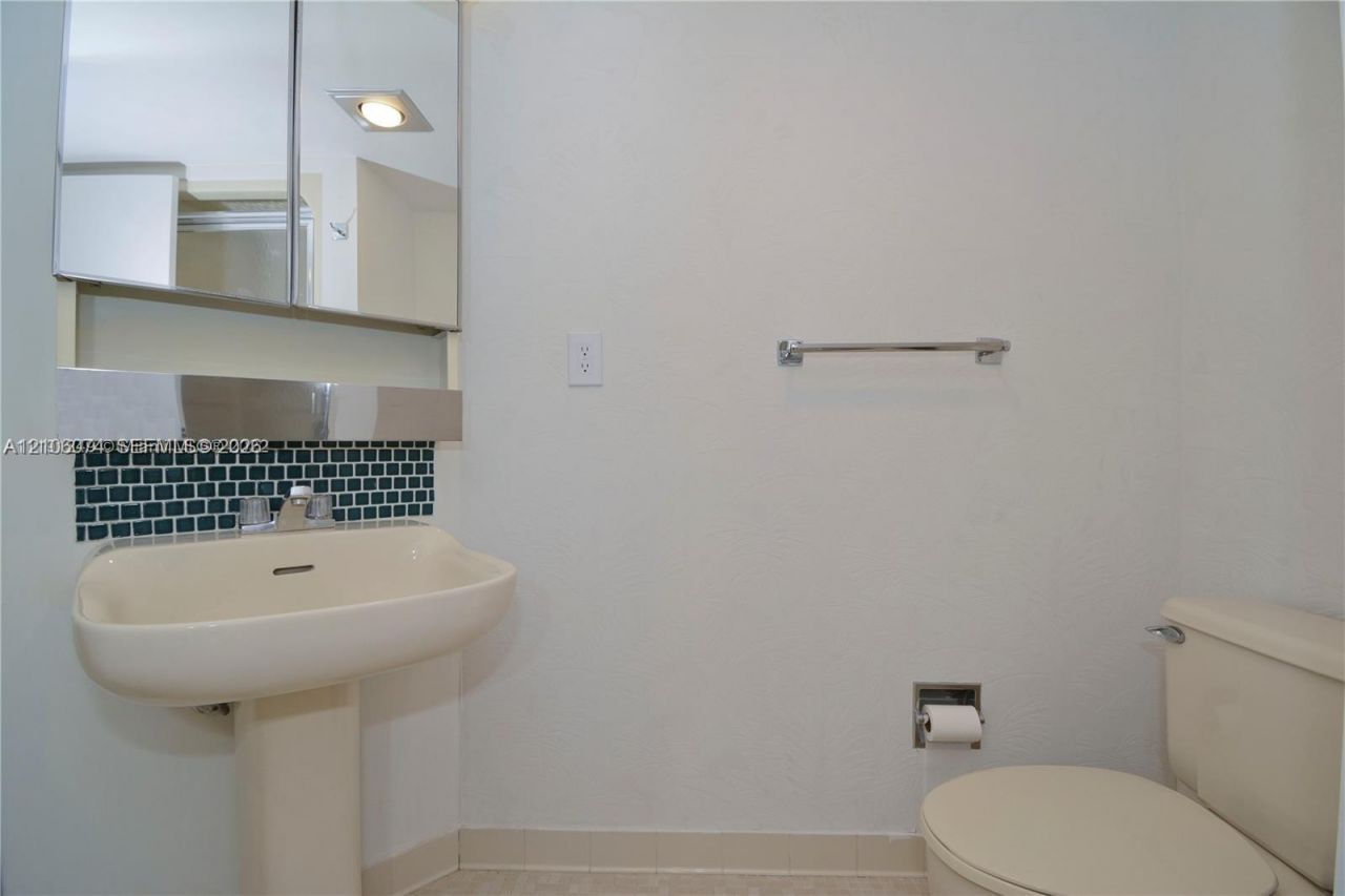 300 Three Islands Blvd , Unit 308, Hallandale Beach, FL 33009 Photo