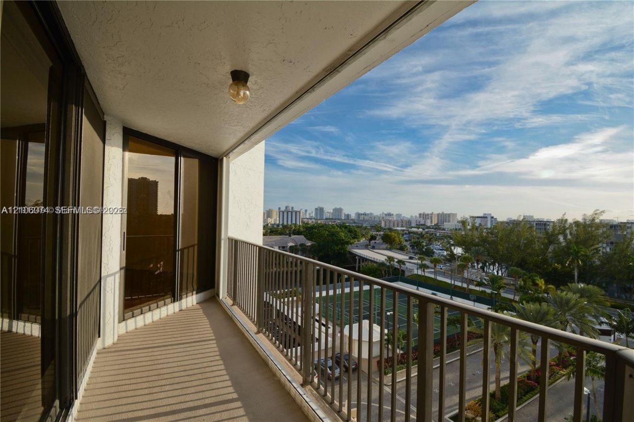 300 Three Islands Blvd , Unit 308, Hallandale Beach, FL 33009 Photo