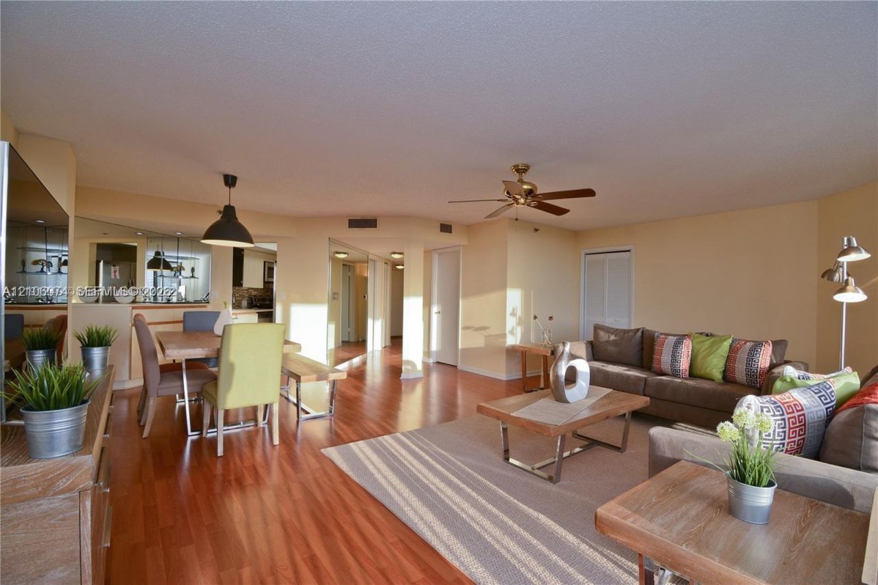 300 Three Islands Blvd , Unit 308, Hallandale Beach, FL 33009 Photo