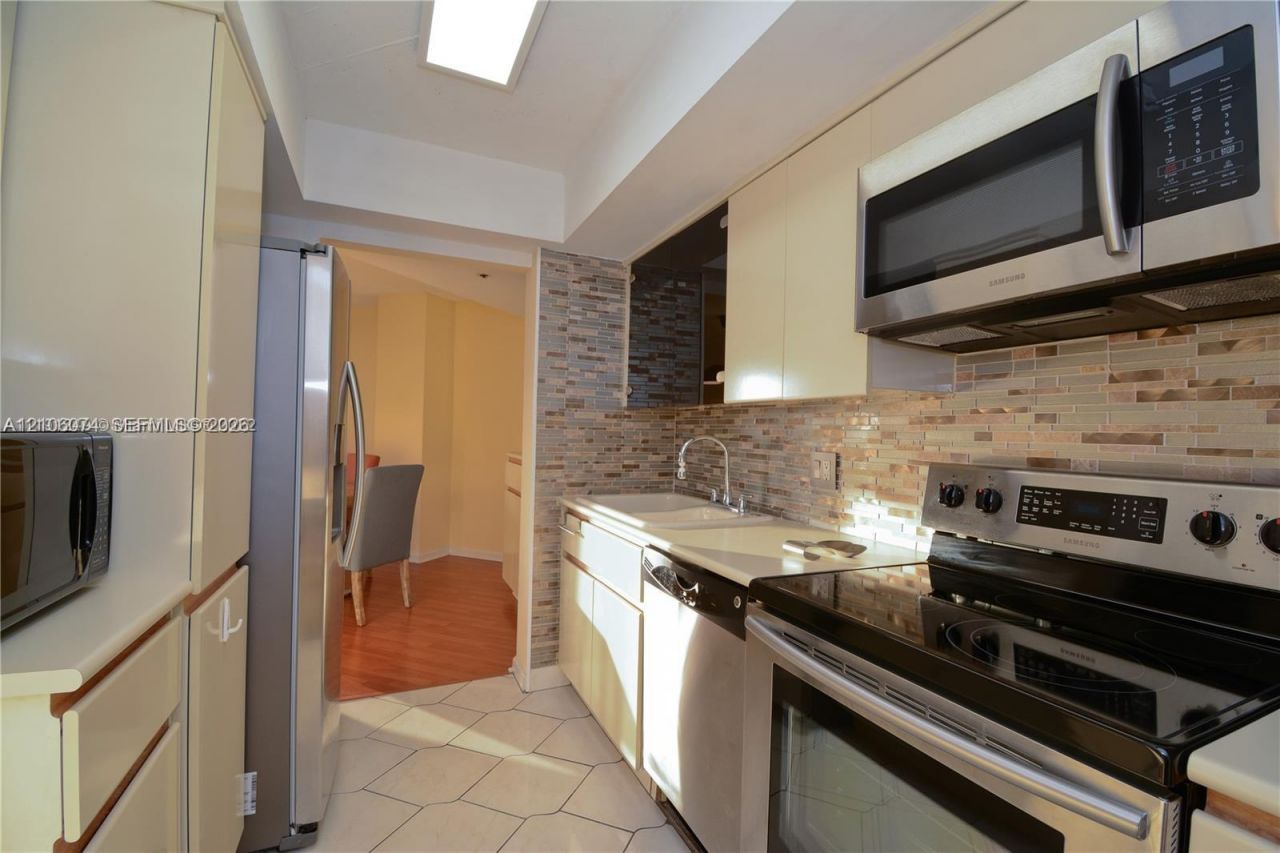 300 Three Islands Blvd , Unit 308, Hallandale Beach, FL 33009 Photo