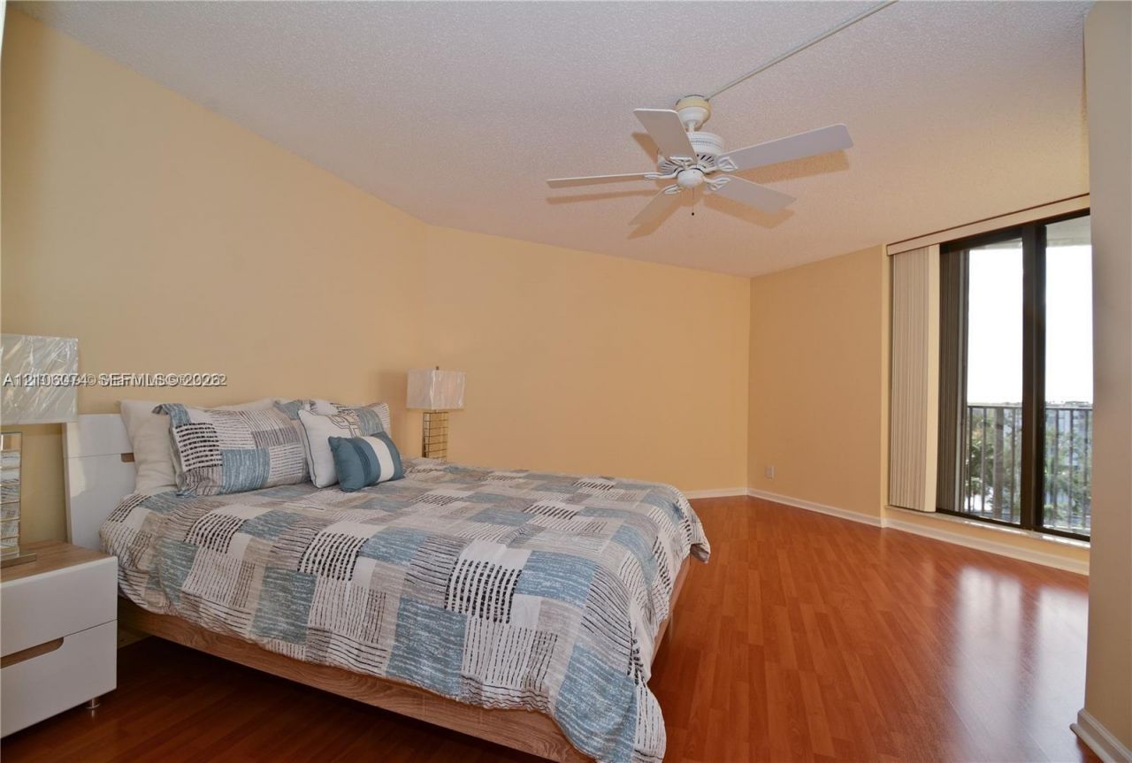 300 Three Islands Blvd , Unit 308, Hallandale Beach, FL 33009 Photo