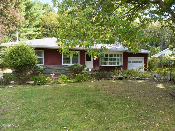 38 E Wiggand Drive, Glenmont, NY 12077
