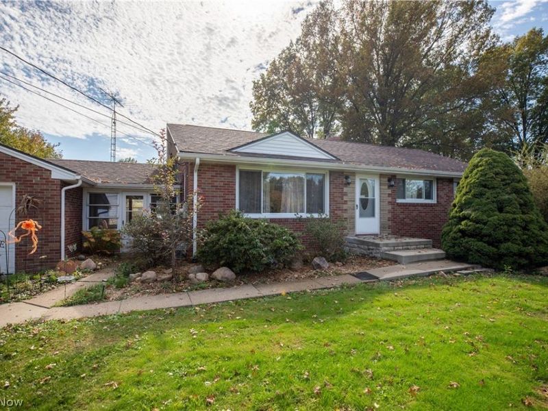 6392 15th Street NE, East Canton, OH 44730 Photo 1