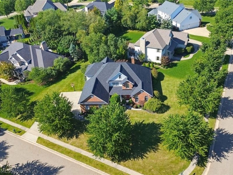 2918 Macduff Drive NW, North Canton, OH 44720 Photo 2
