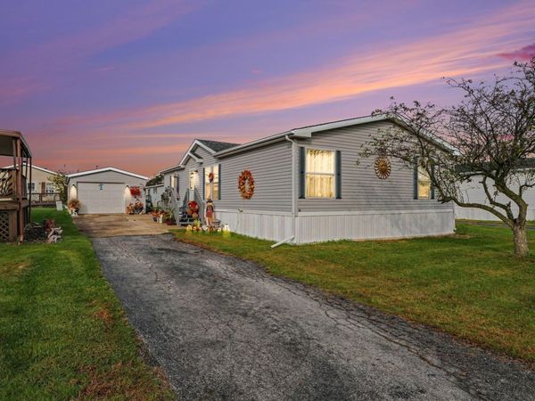 16 Swallow Lane , Beecher, IL 60401