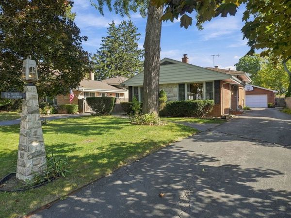 1251 Sherwood Road , Highland Park, IL 60035