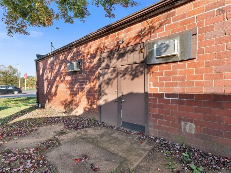 203-205 Carrollton Street, Malvern, OH 44644 Photo 4