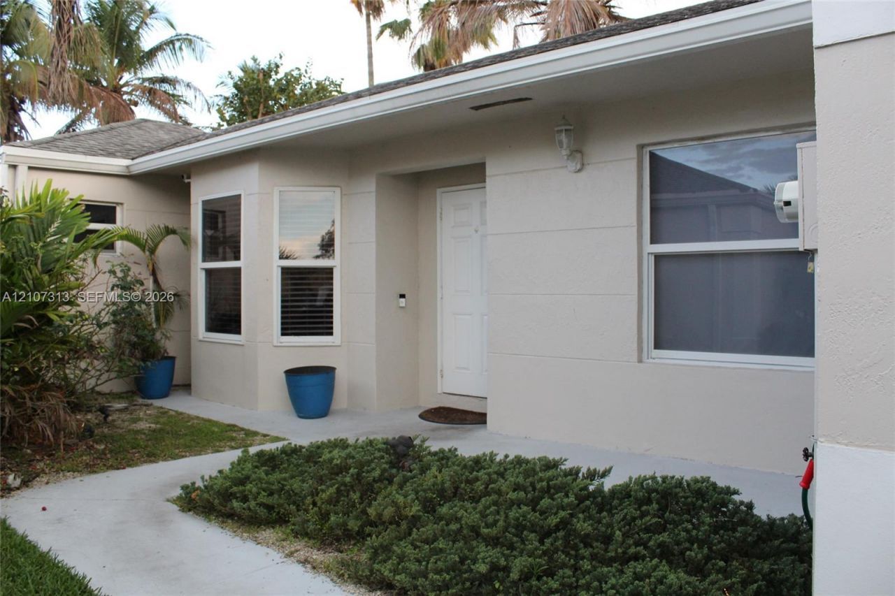 9818 SW 222nd Ter , Cutler Bay, FL 33190 Photo