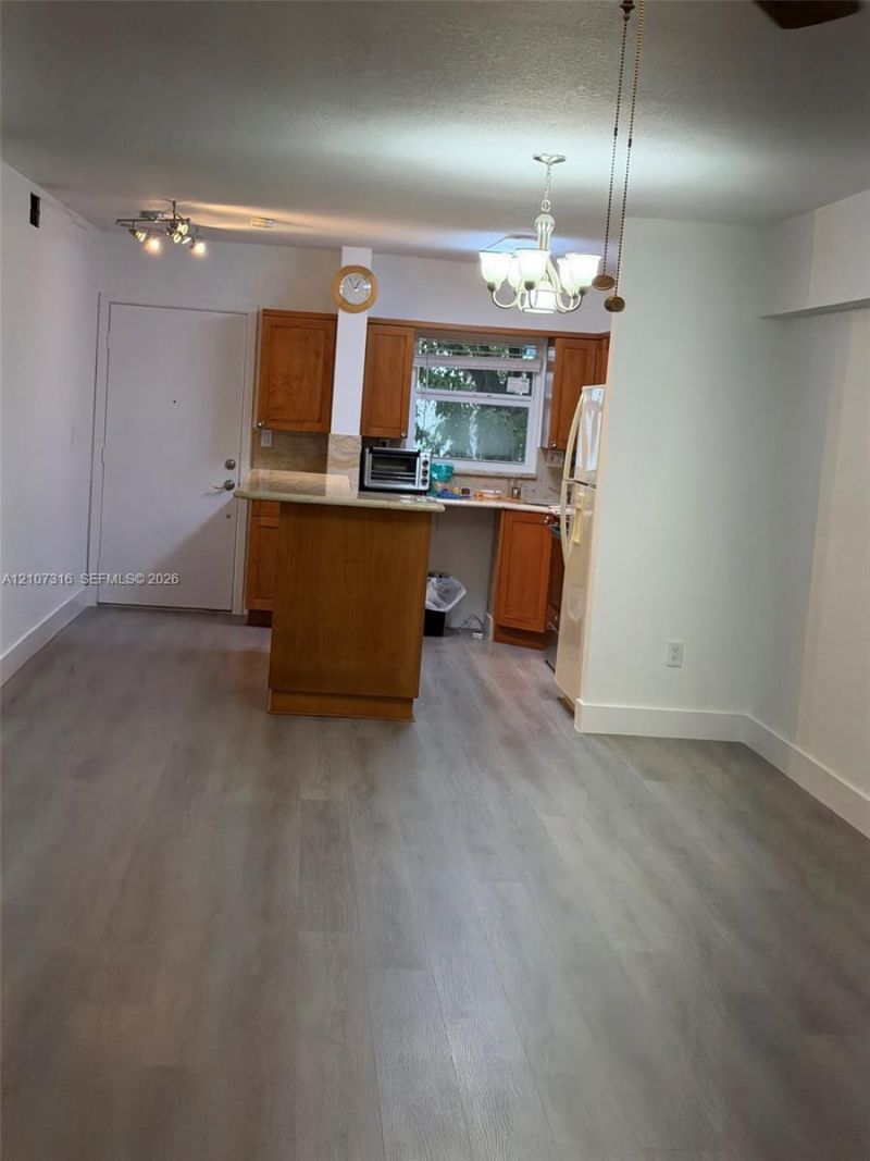 1630 W 46th St , Unit 203B, Hialeah, FL 33012 Photo