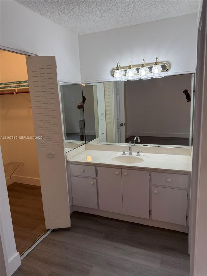 1630 W 46th St , Unit 203B, Hialeah, FL 33012 Photo
