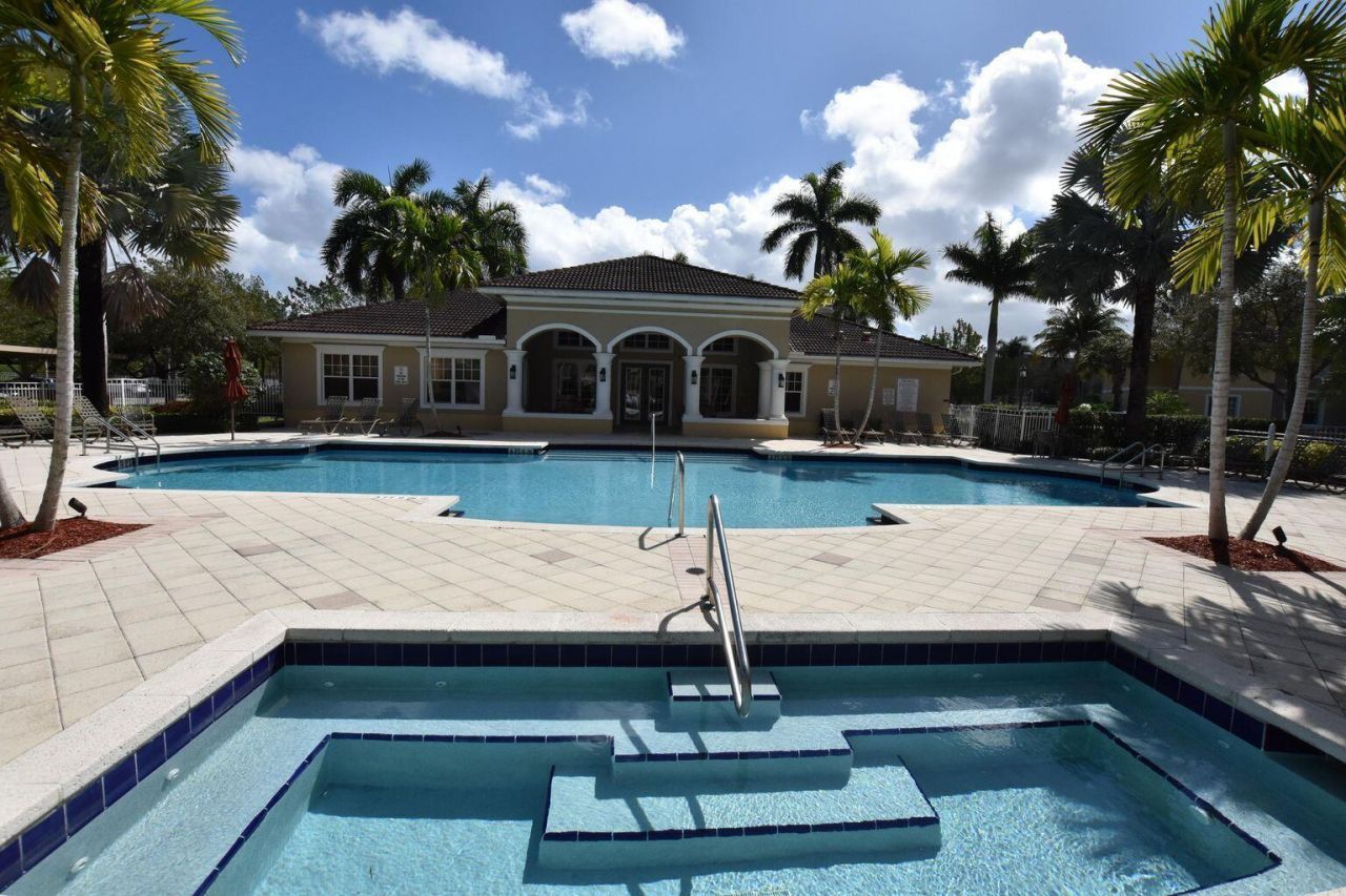6533 Emerald Dunes Drive, Unit 107, West Palm Beach, FL 33411 Photo