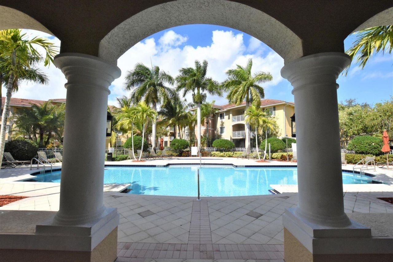 6533 Emerald Dunes Drive, Unit 107, West Palm Beach, FL 33411 Photo