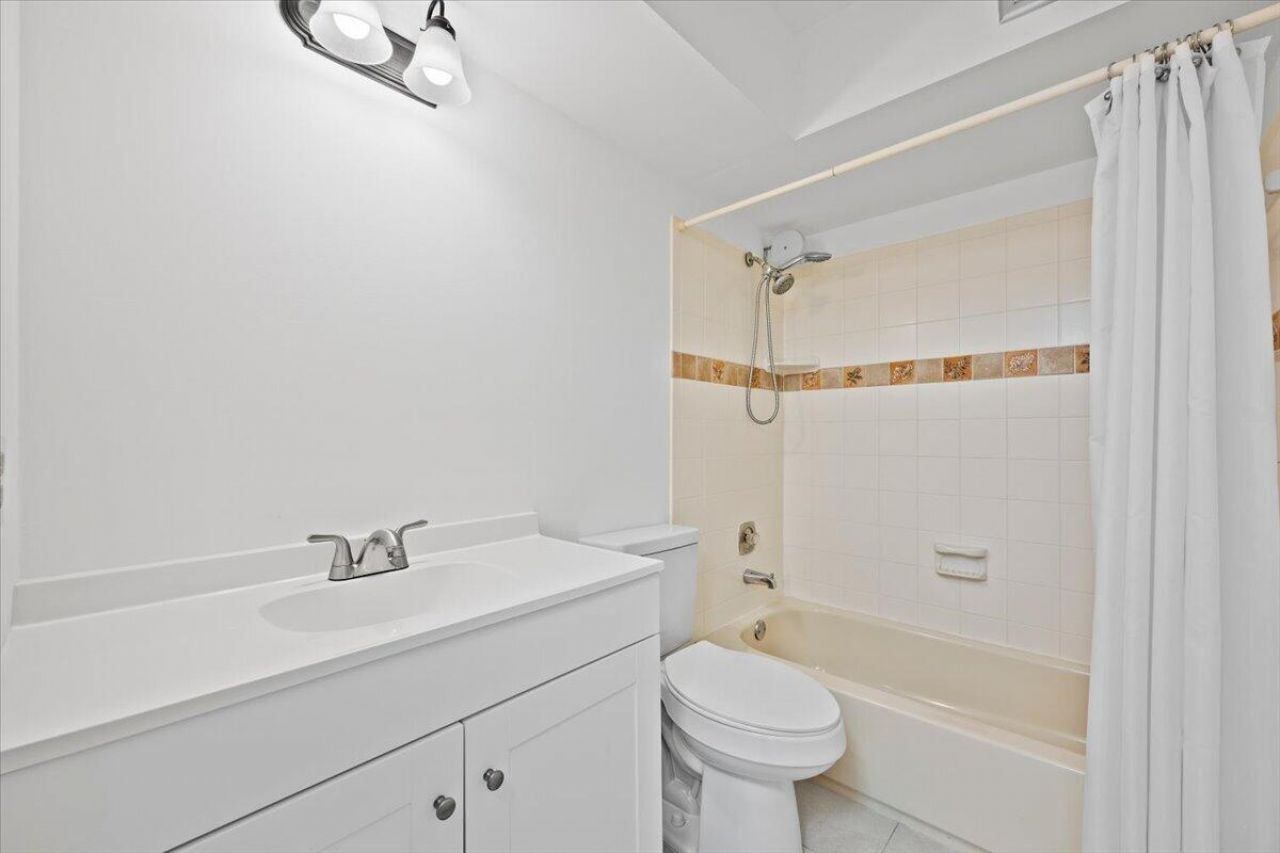 131 Doolen Court, Unit 207, North Palm Beach, FL 33408 Photo