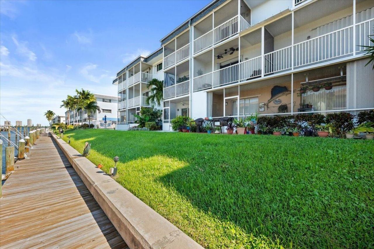 131 Doolen Court, Unit 207, North Palm Beach, FL 33408 Photo
